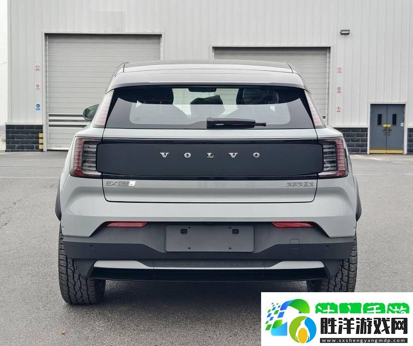 國產沃爾沃EX30-CC亮相工信部-四驅+雙色涂裝引期待